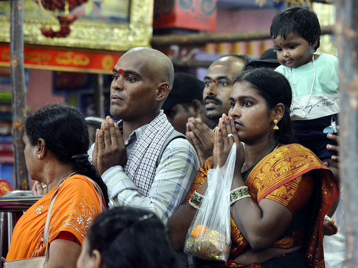 Devotees Huge Rush at Indrakeeladri Durga Devi Temple 4