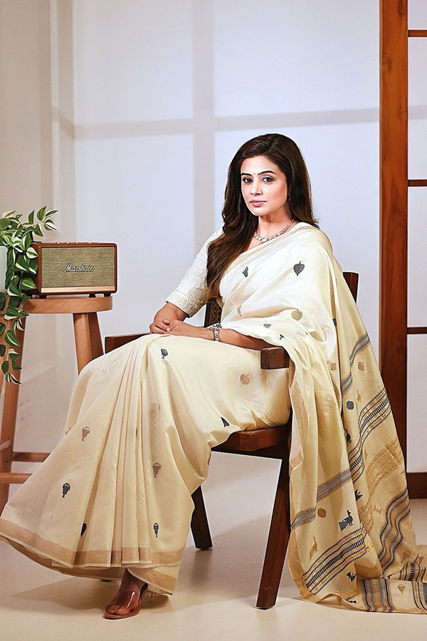 Tollywood Actress Priyamani Stylish Ethnic Wear Collection For Dussehra2