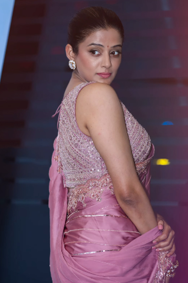 Tollywood Actress Priyamani Stylish Ethnic Wear Collection For Dussehra12