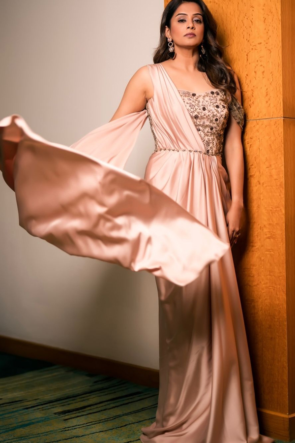 Tollywood Actress Priyamani Stylish Ethnic Wear Collection For Dussehra9