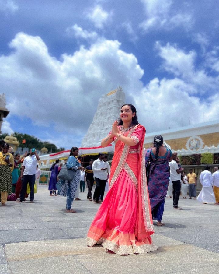 Actress sonia singh visits Tirumala Tirupati Devasthanam photos viral2
