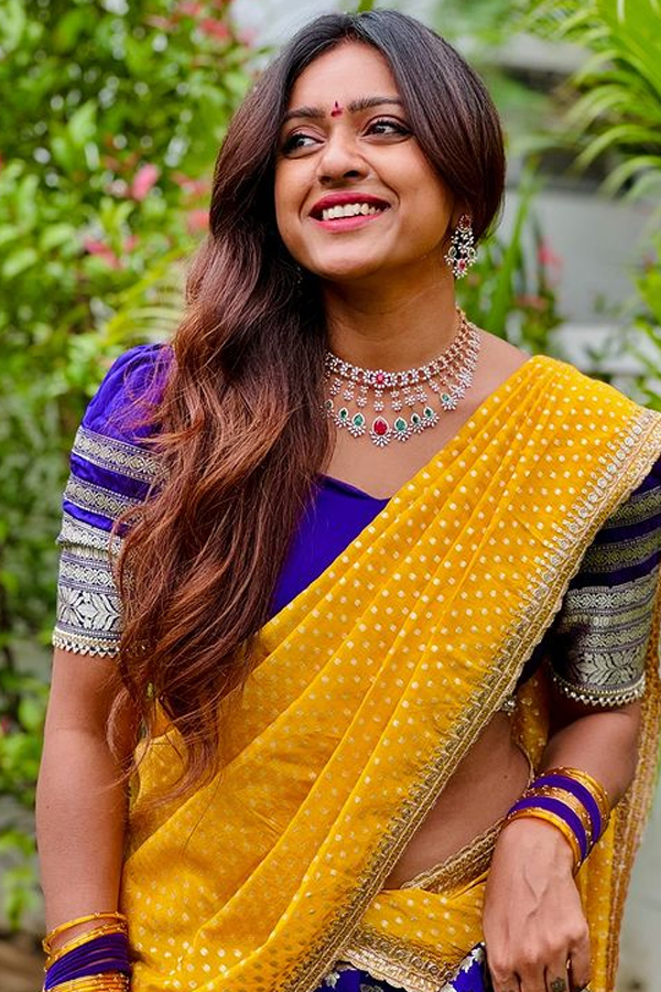 BiggbossTelugu fame Vithikasheru visits the Temple Buddha Wat Pho at thailand7
