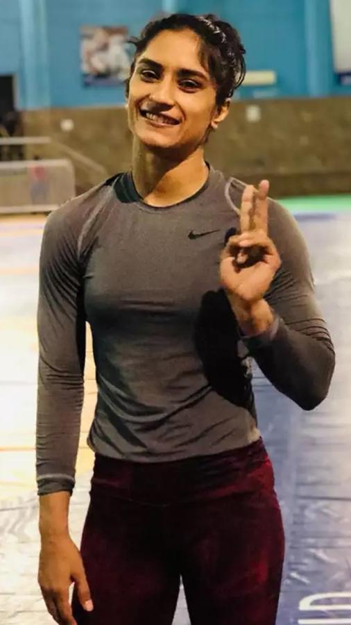 Indian Sportspersons Turned Politicians: Vinesh Phogat To Join List12