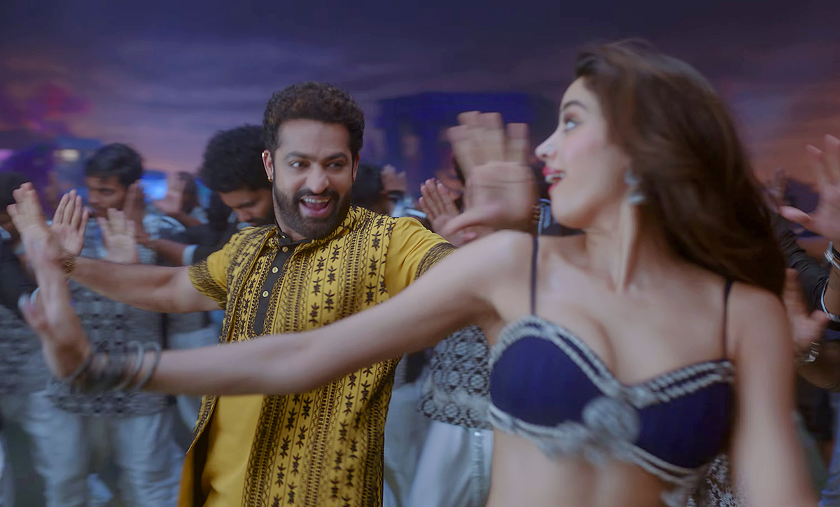 Jr NTR And Janhvi Kapoor Devara Song HD Photos10