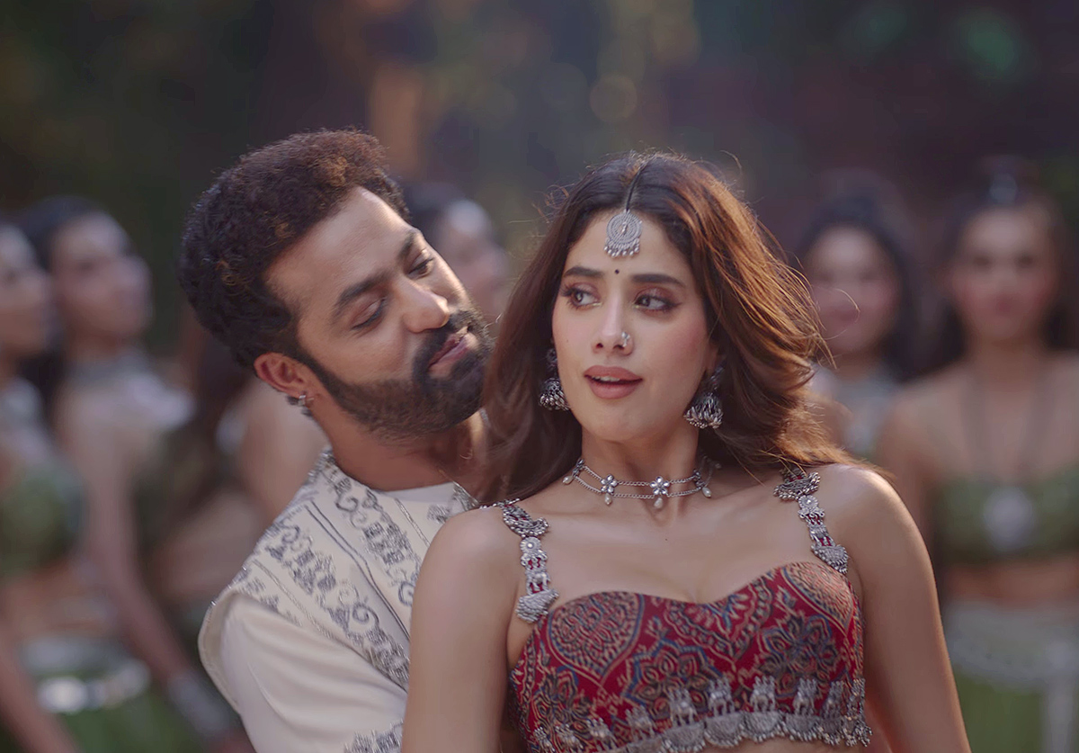 Jr NTR And Janhvi Kapoor Devara Song HD Photos18