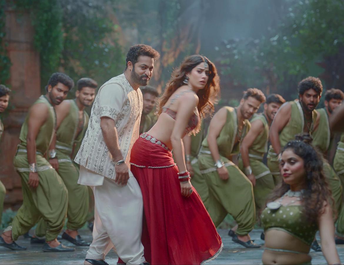 Jr NTR And Janhvi Kapoor Devara Song HD Photos19