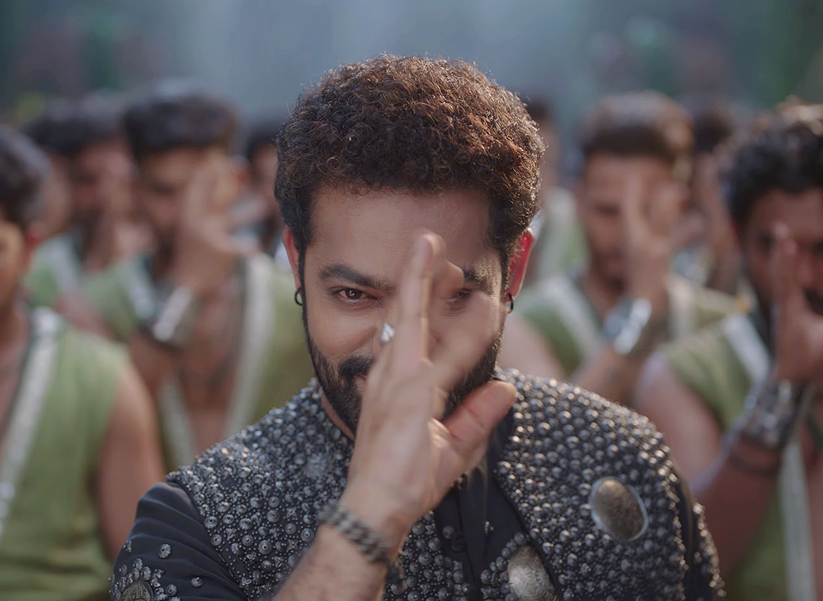 Jr NTR And Janhvi Kapoor Devara Song HD Photos2