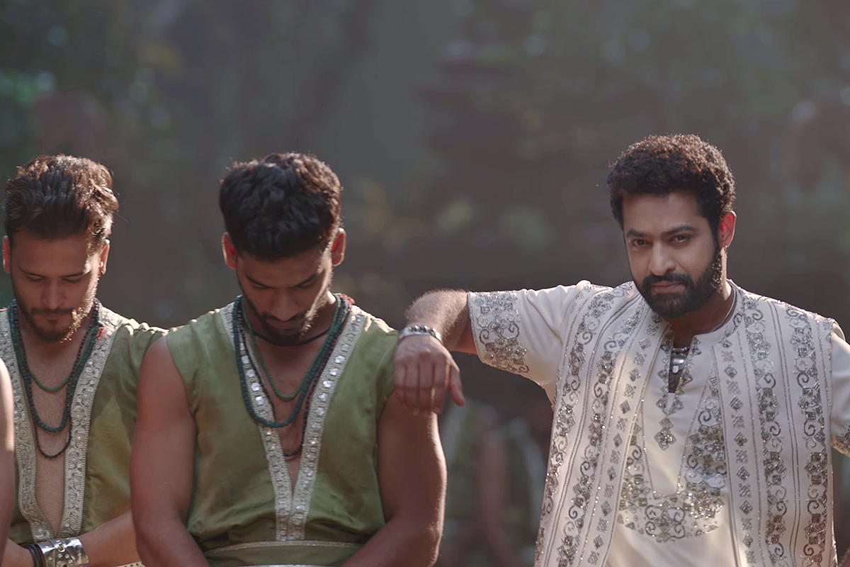 Jr NTR And Janhvi Kapoor Devara Song HD Photos21