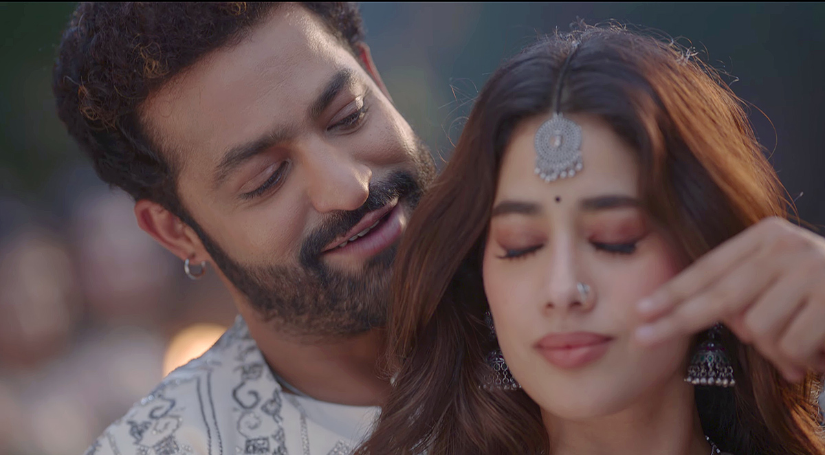 Jr NTR And Janhvi Kapoor Devara Song HD Photos22