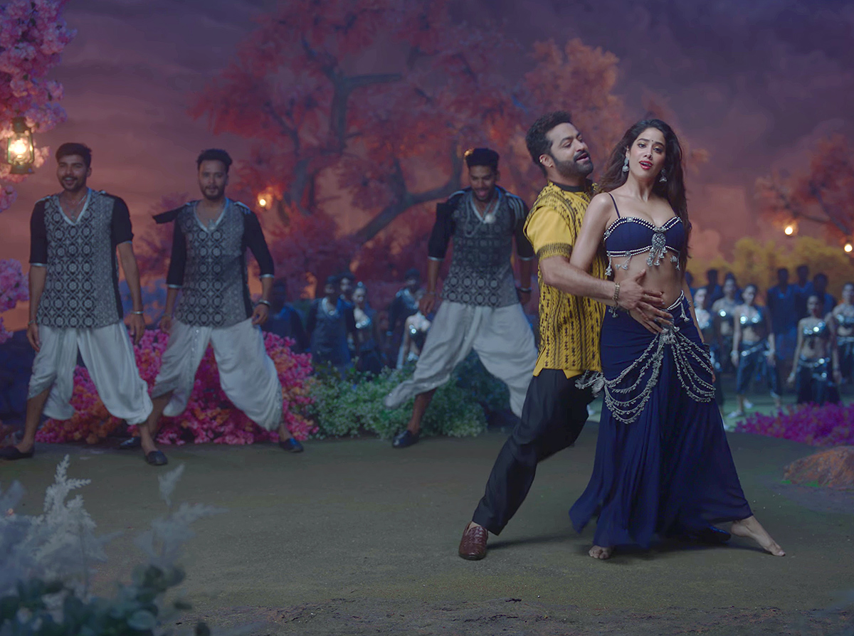 Jr NTR And Janhvi Kapoor Devara Song HD Photos23