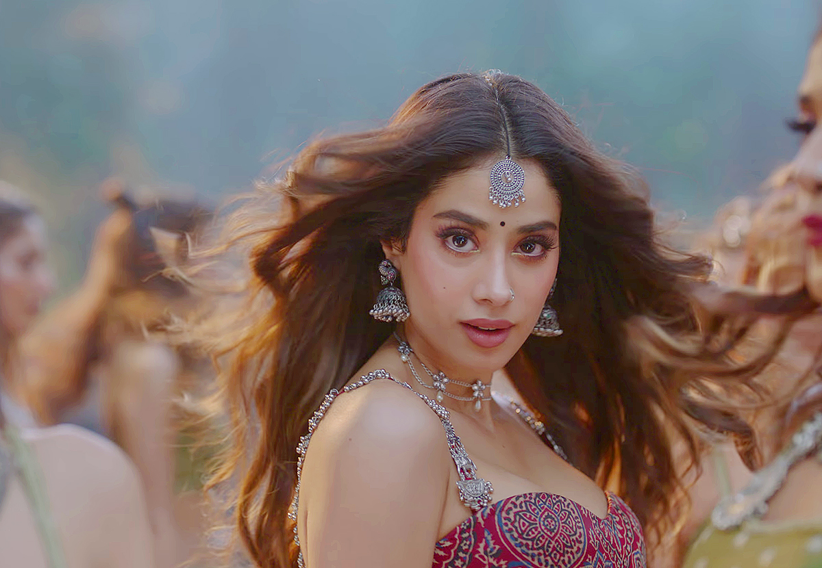 Jr NTR And Janhvi Kapoor Devara Song HD Photos24