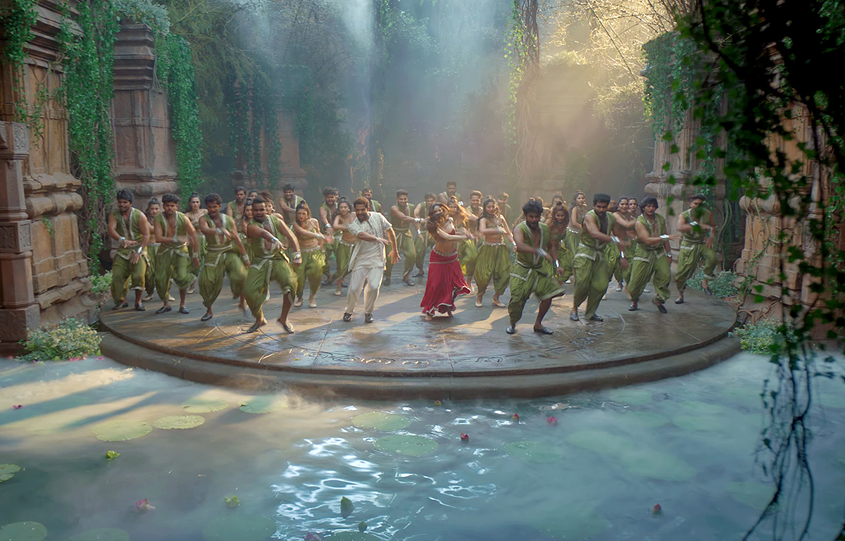 Jr NTR And Janhvi Kapoor Devara Song HD Photos27