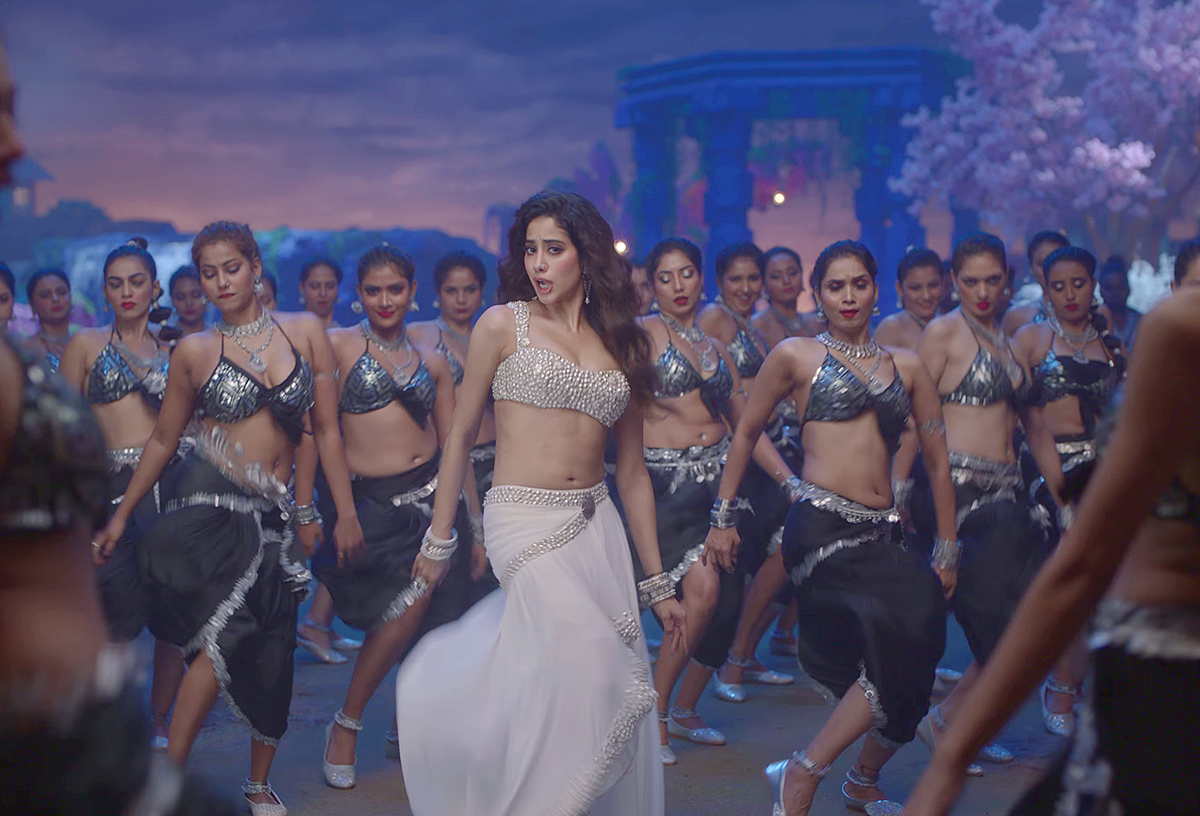Jr NTR And Janhvi Kapoor Devara Song HD Photos28