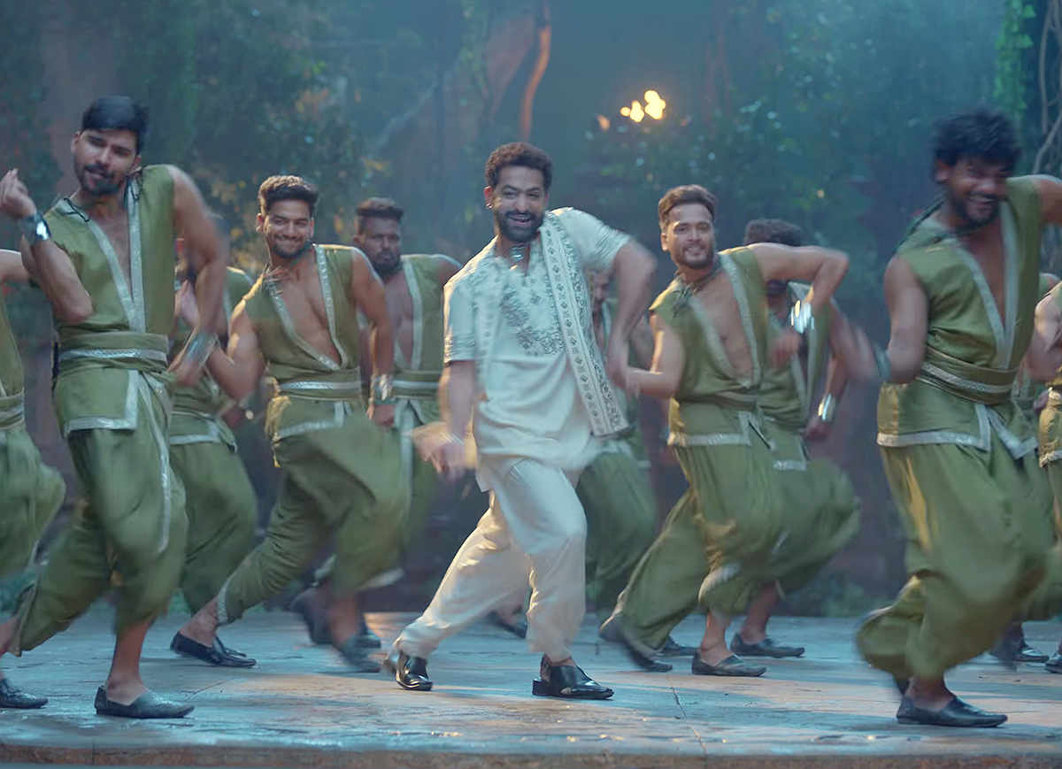 Jr NTR And Janhvi Kapoor Devara Song HD Photos3
