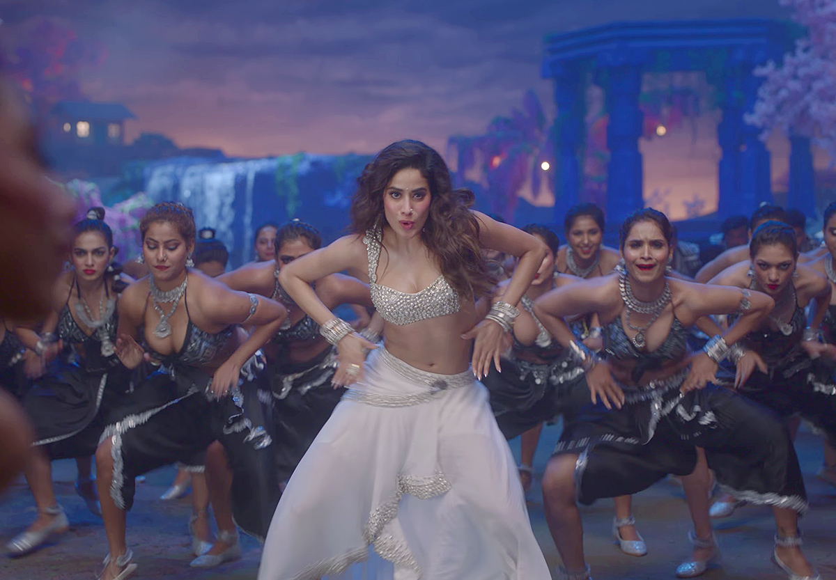 Jr NTR And Janhvi Kapoor Devara Song HD Photos29