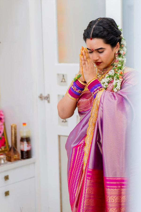 Anchor Sravanthi Chokarapu perform Pooja Photos11