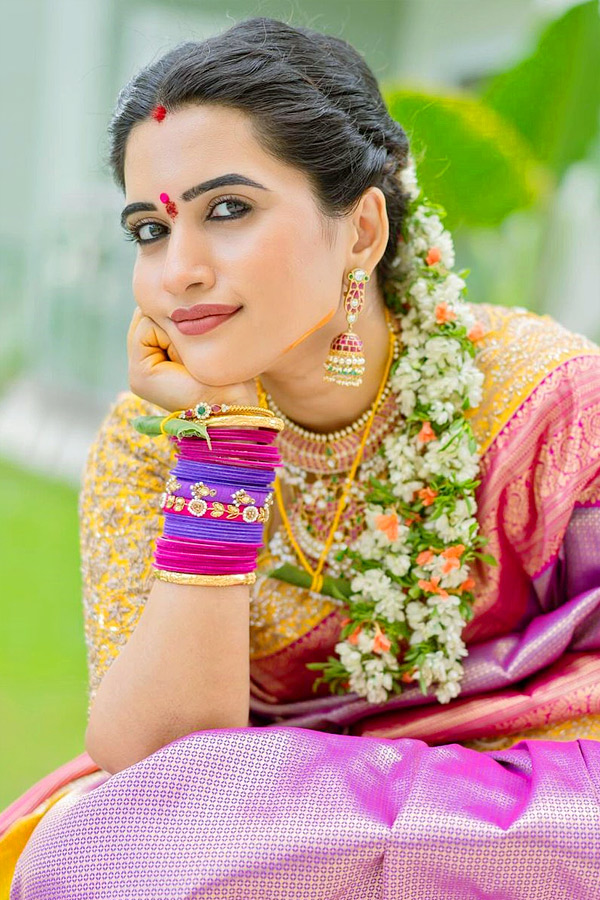 Anchor Sravanthi Chokarapu perform Pooja Photos5