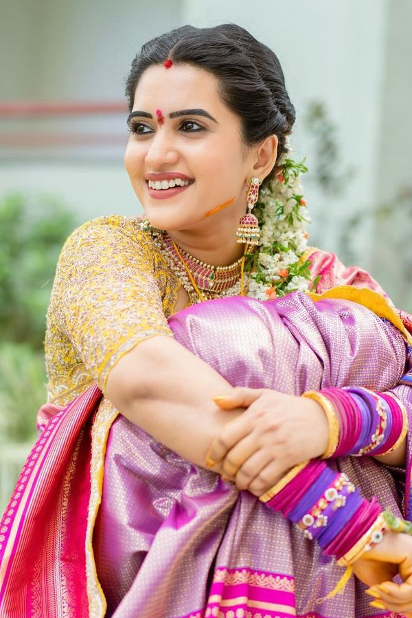Anchor Sravanthi Chokarapu perform Pooja Photos7