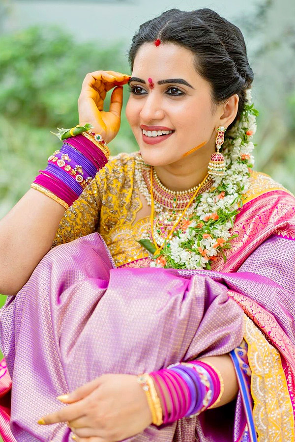 Anchor Sravanthi Chokarapu perform Pooja Photos8