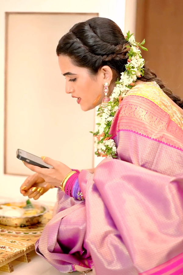 Anchor Sravanthi Chokarapu perform Pooja Photos14