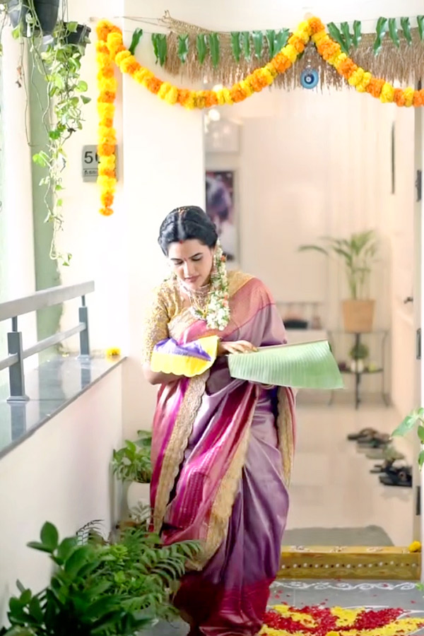 Anchor Sravanthi Chokarapu perform Pooja Photos20