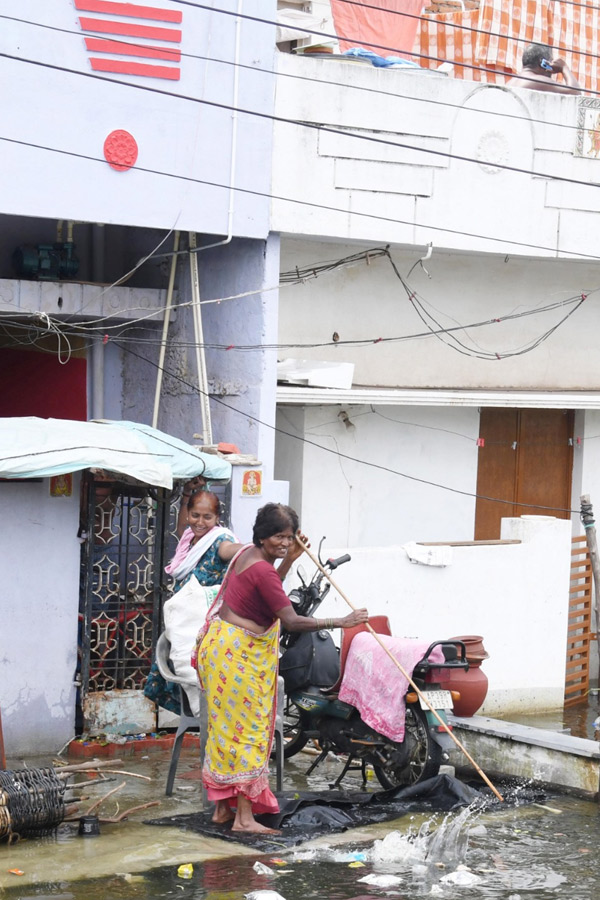 Vijayawada Continues To Suffer From Heavy Rainfall And Waterlogging Photos10