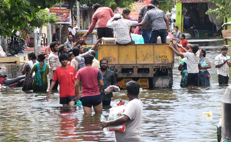 Vijayawada Continues To Suffer From Heavy Rainfall And Waterlogging Photos11
