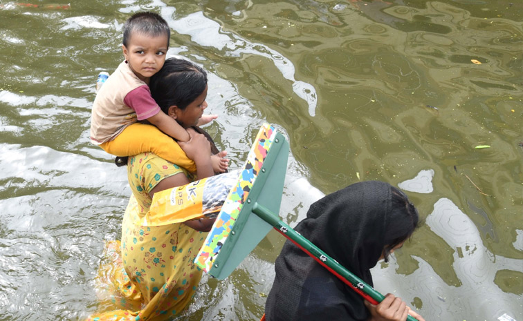 Vijayawada Continues To Suffer From Heavy Rainfall And Waterlogging Photos12