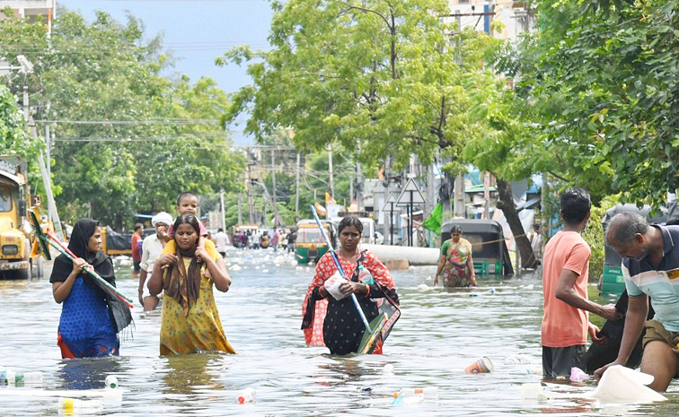 Vijayawada Continues To Suffer From Heavy Rainfall And Waterlogging Photos13