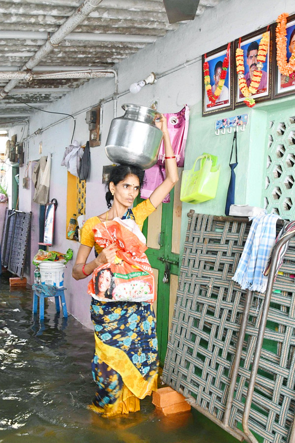 Vijayawada Continues To Suffer From Heavy Rainfall And Waterlogging Photos15