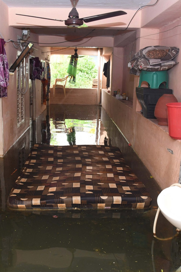 Vijayawada Continues To Suffer From Heavy Rainfall And Waterlogging Photos16