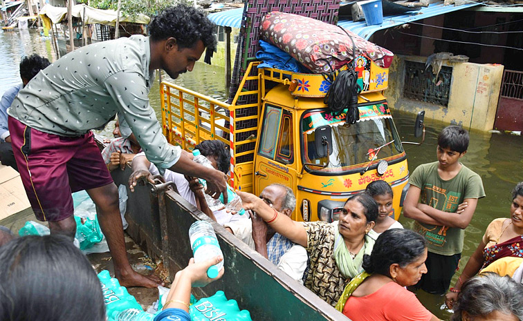 Vijayawada Continues To Suffer From Heavy Rainfall And Waterlogging Photos17