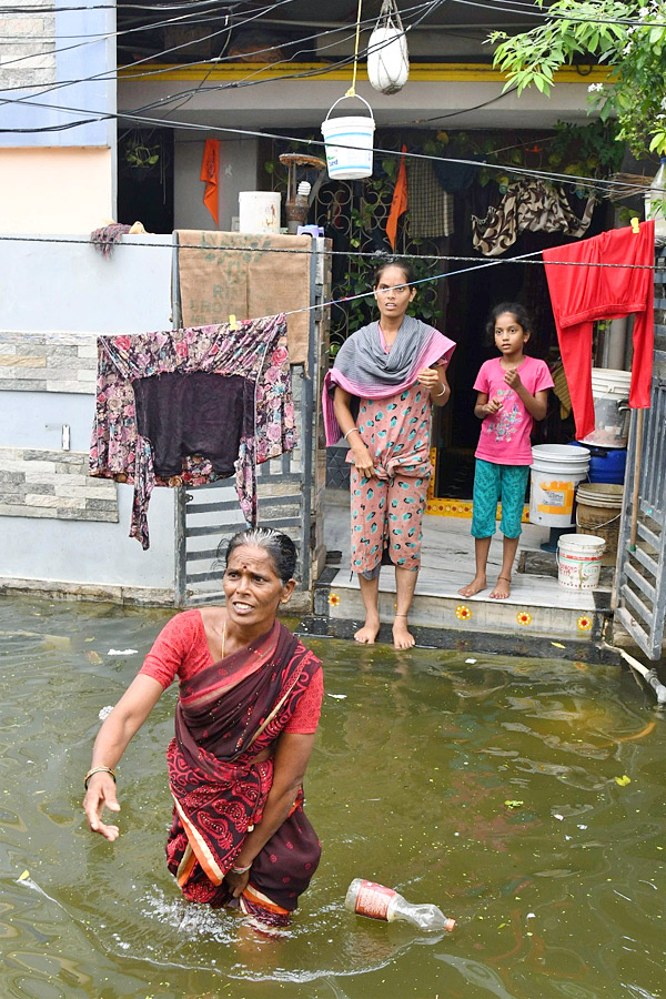 Vijayawada Continues To Suffer From Heavy Rainfall And Waterlogging Photos18