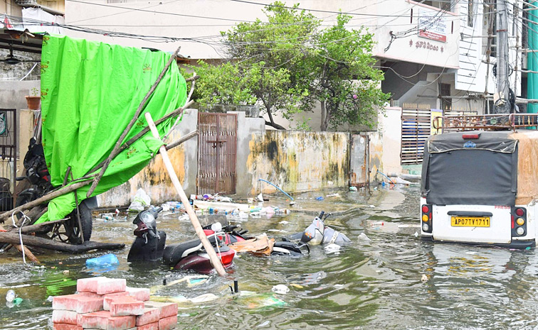 Vijayawada Continues To Suffer From Heavy Rainfall And Waterlogging Photos3