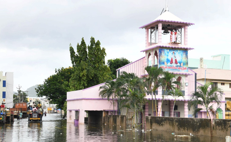 Vijayawada Continues To Suffer From Heavy Rainfall And Waterlogging Photos22