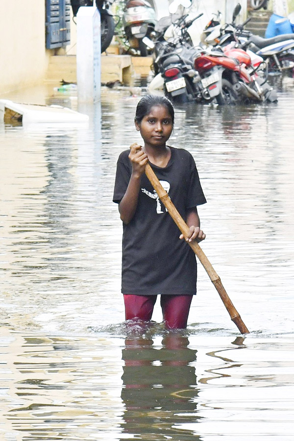 Vijayawada Continues To Suffer From Heavy Rainfall And Waterlogging Photos23