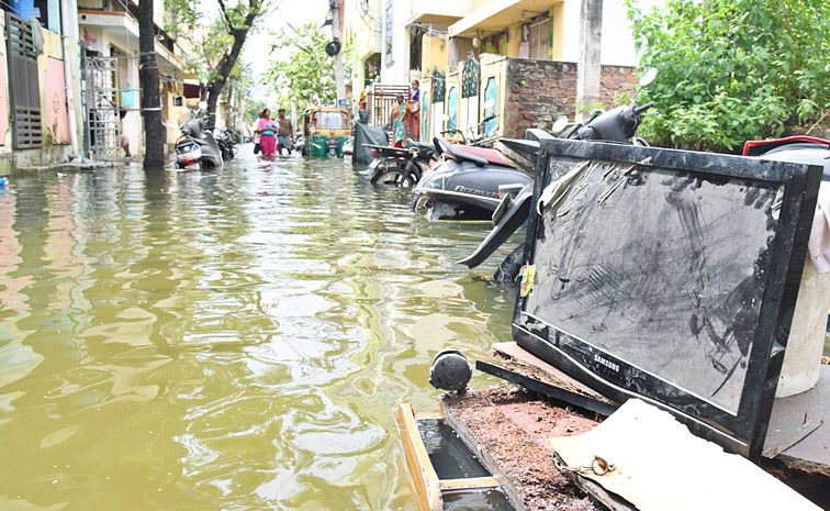 Vijayawada Continues To Suffer From Heavy Rainfall And Waterlogging Photos24