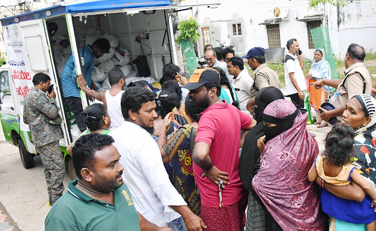 Vijayawada Continues To Suffer From Heavy Rainfall And Waterlogging Photos4