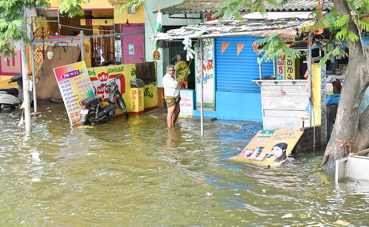 Vijayawada Continues To Suffer From Heavy Rainfall And Waterlogging Photos5