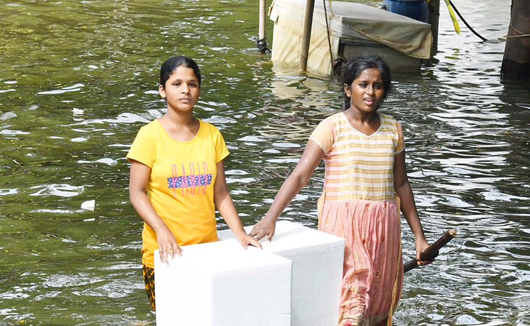Vijayawada Continues To Suffer From Heavy Rainfall And Waterlogging Photos7
