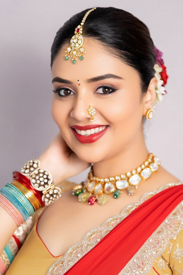 Celebreties celebrate Ganesh Chawthi in The Houses Photos11