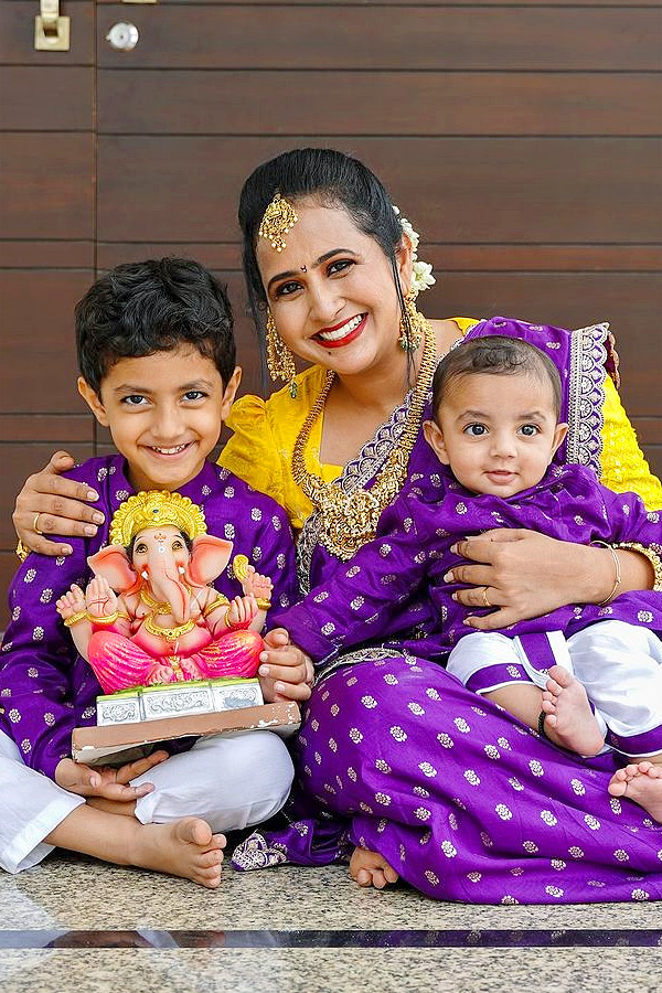 Celebreties celebrate Ganesh Chawthi in The Houses Photos12