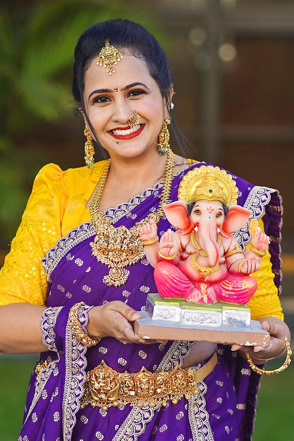 Celebreties celebrate Ganesh Chawthi in The Houses Photos14