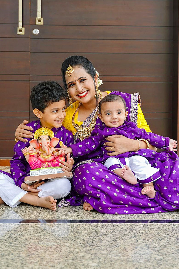 Celebreties celebrate Ganesh Chawthi in The Houses Photos3