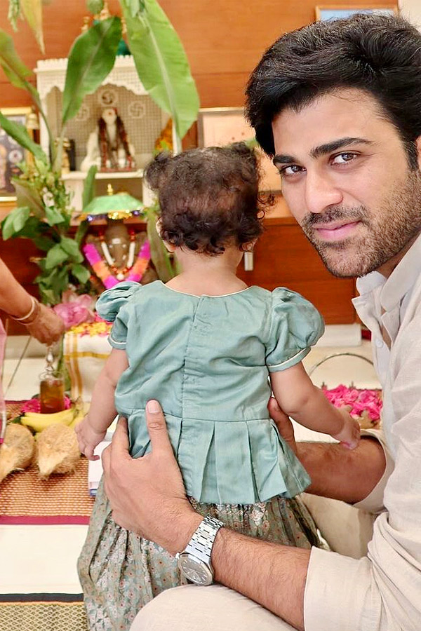 Celebreties celebrate Ganesh Chawthi in The Houses Photos5