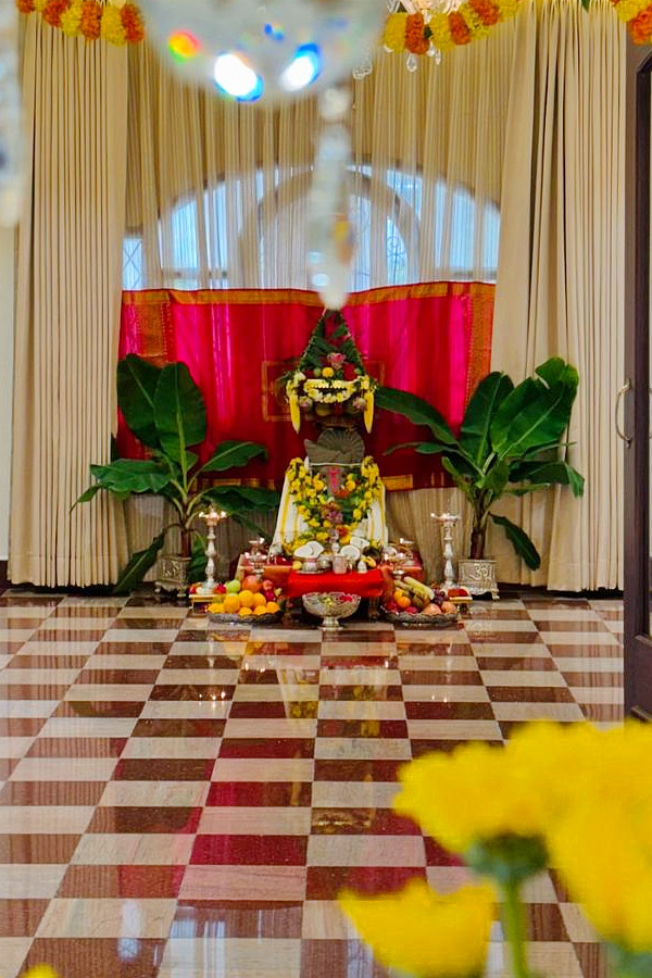Celebreties celebrate Ganesh Chawthi in The Houses Photos8
