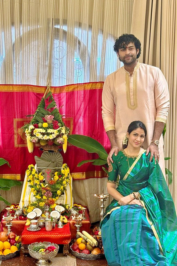 Celebreties celebrate Ganesh Chawthi in The Houses Photos10