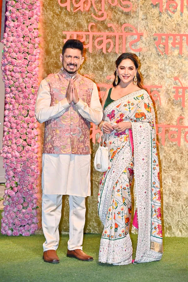 celebrities at Ambani Ganpati celebrations Photos14