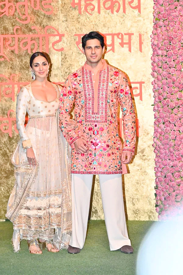 celebrities at Ambani Ganpati celebrations Photos15