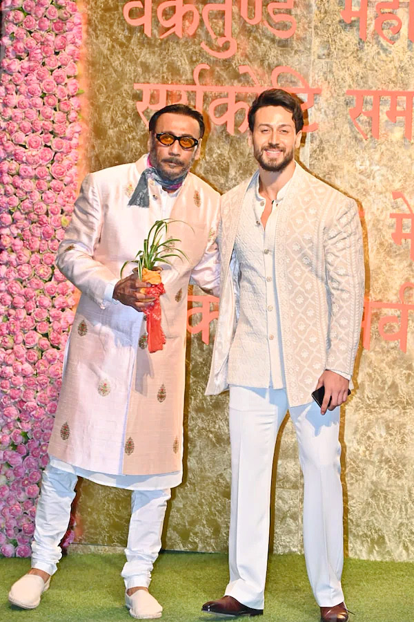celebrities at Ambani Ganpati celebrations Photos3